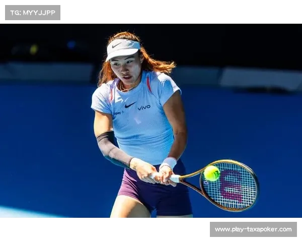 郑钦文墨尔本公园加练反手：澳网前最后一次户外训练全程封闭